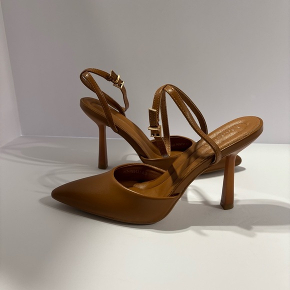 Modatope Closed Toe
Ankle Strap Heels.. - Picture 1 of 6